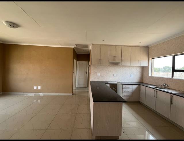 2 BEDROOM TOWNHOUSE FOR SALE IN RIVERSDALE